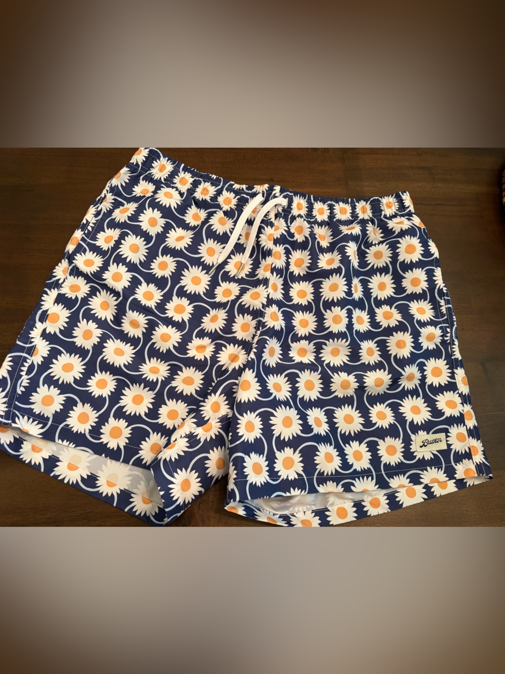 Men’s Sz Lg Bathers navy blue daisy swim shorts Trunks Like New